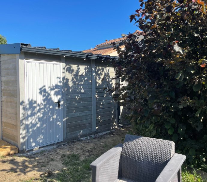 Abri de jardin en béton aspect bois 1 pente